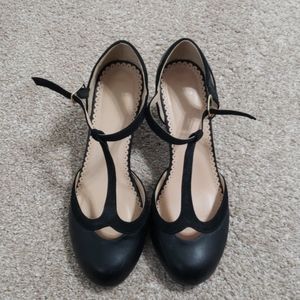 Sexy vintage retro t-strap kitten heels